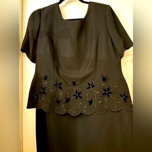 Bundle 2 for $30. Vintage R&M Richards Black Embroided Floral Dress. Size 14.